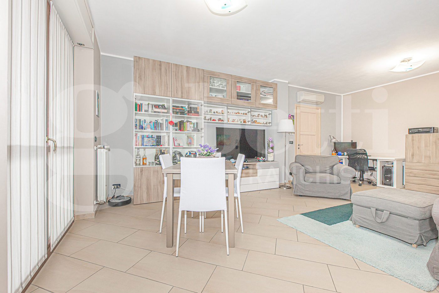 Trilocale con box a Rivoli