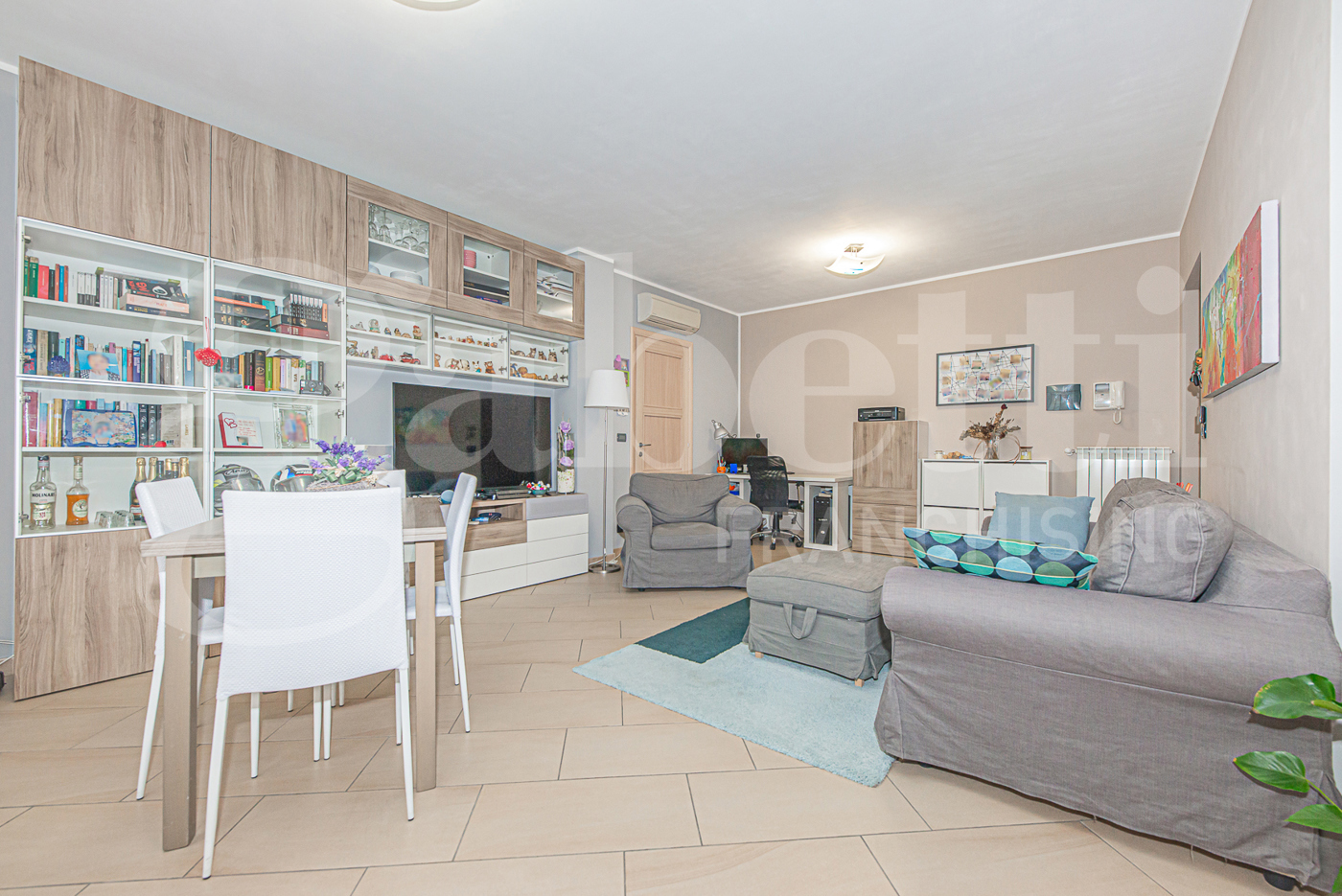 Trilocale con box a Rivoli