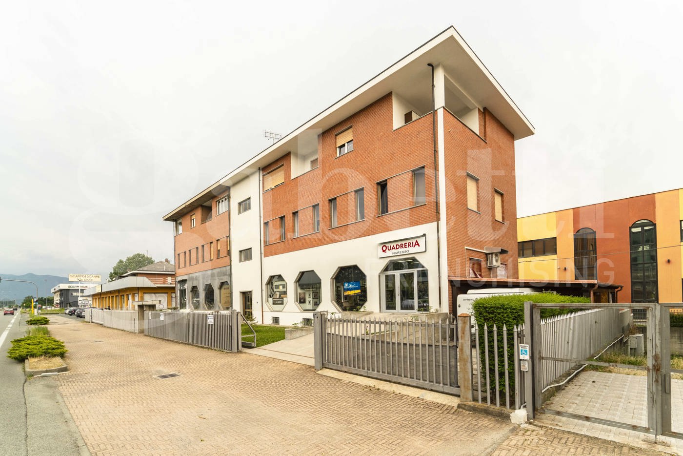 Negozio in affitto a Rosta