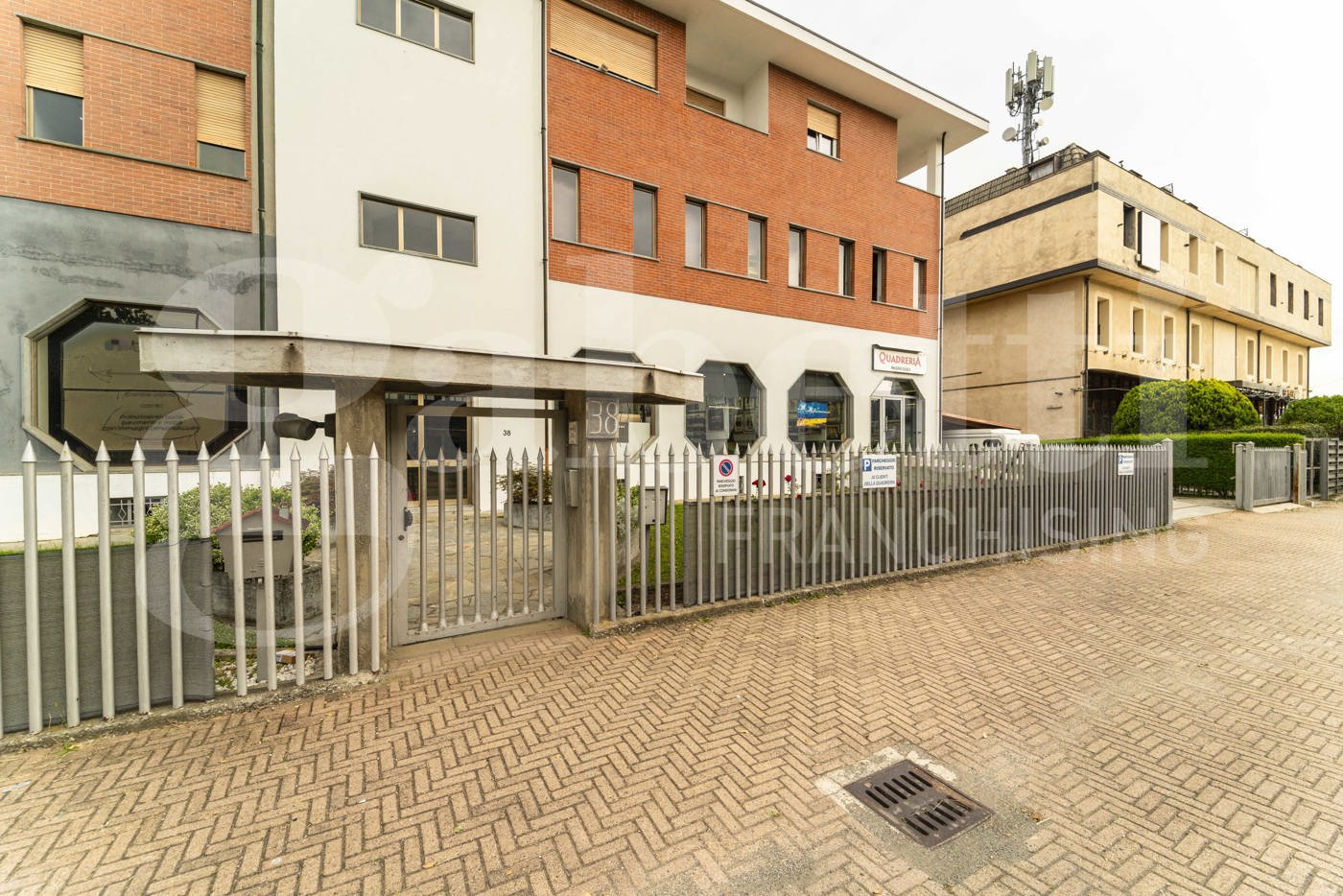 Negozio in affitto a Rosta