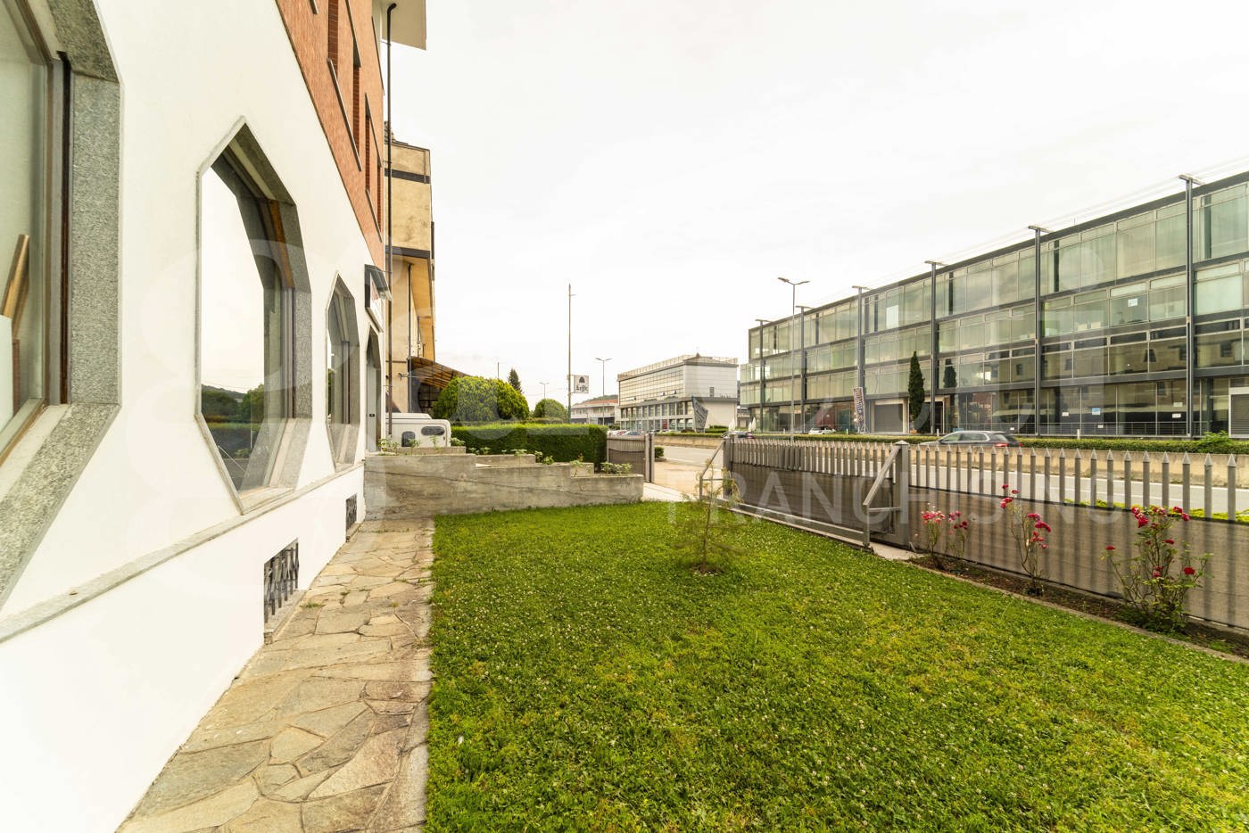 Negozio in affitto a Rosta