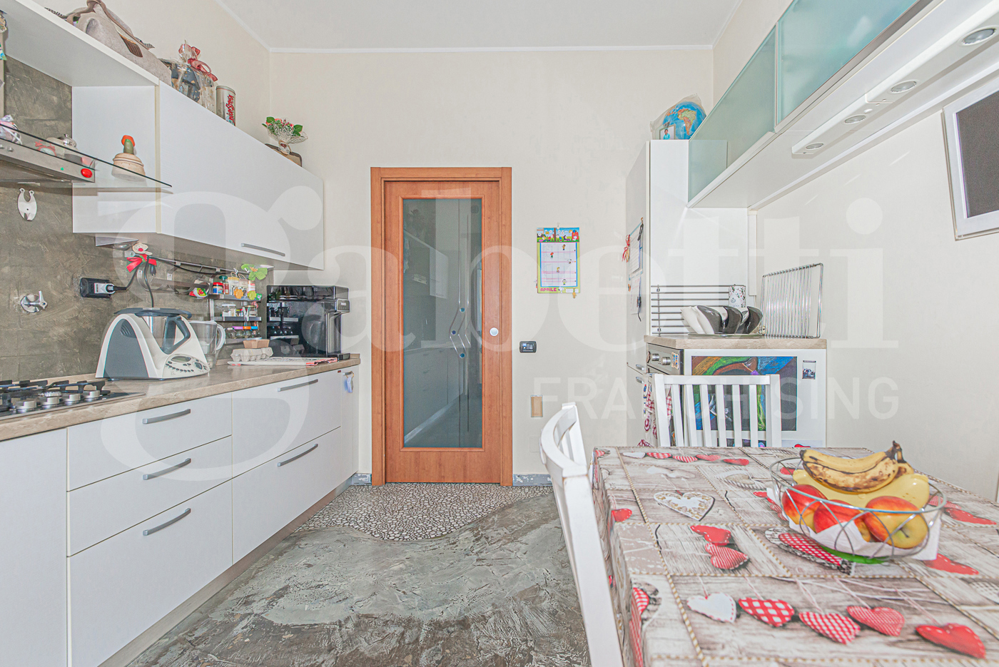 Trilocale con box a Collegno