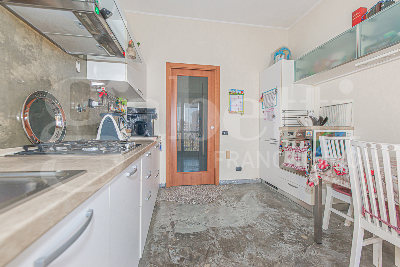 Trilocale con box a Collegno