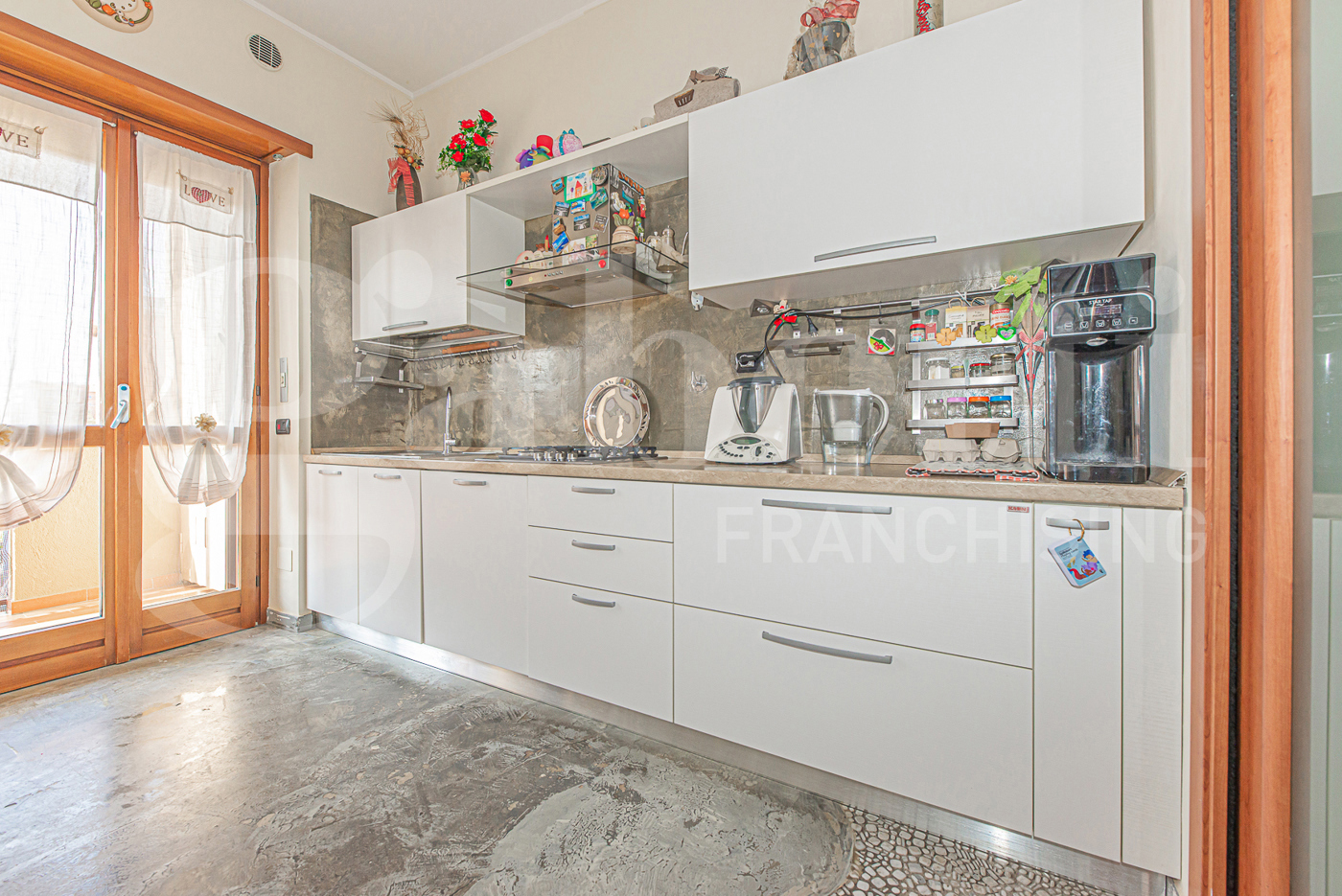 Trilocale con box a Collegno