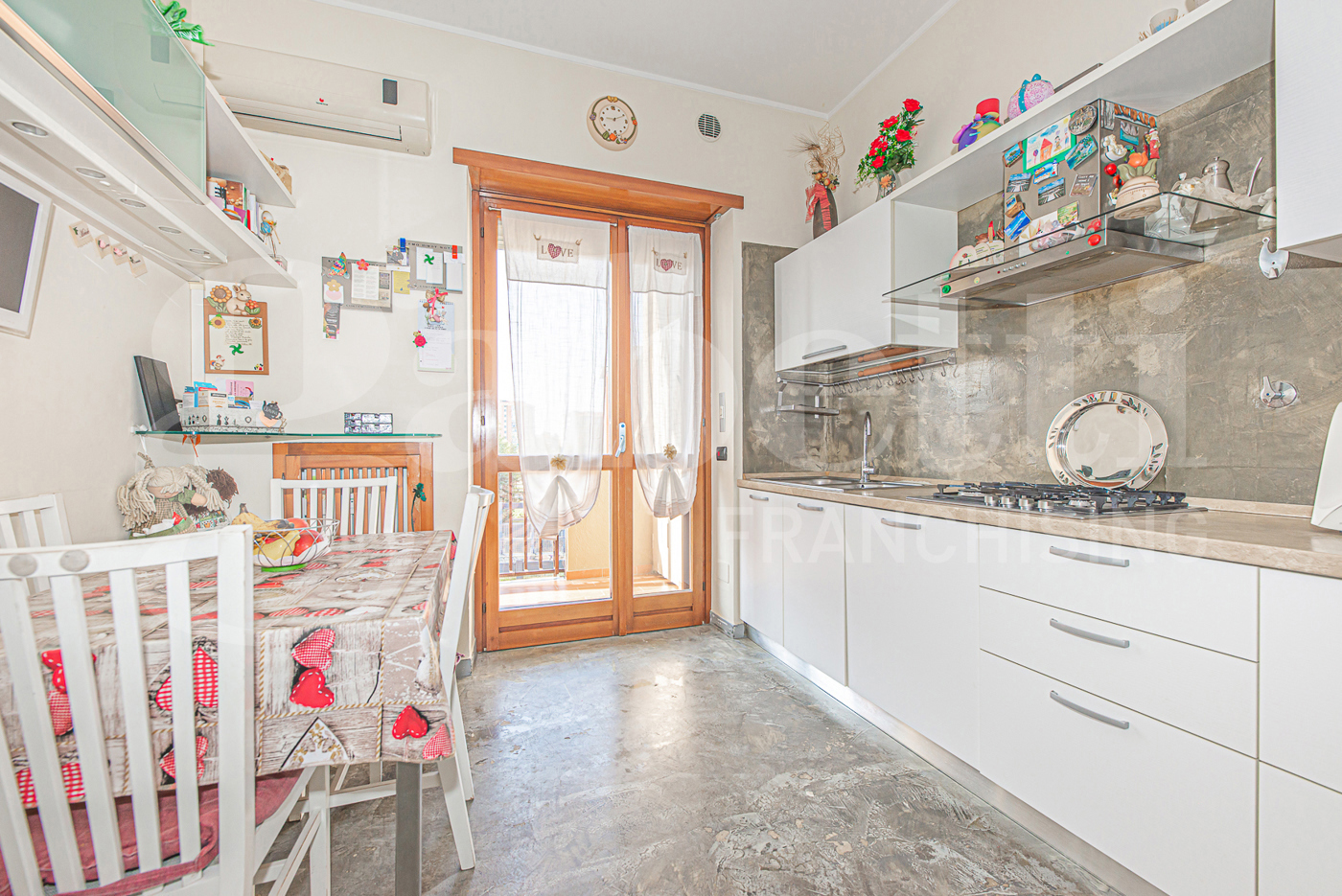 Trilocale con box a Collegno