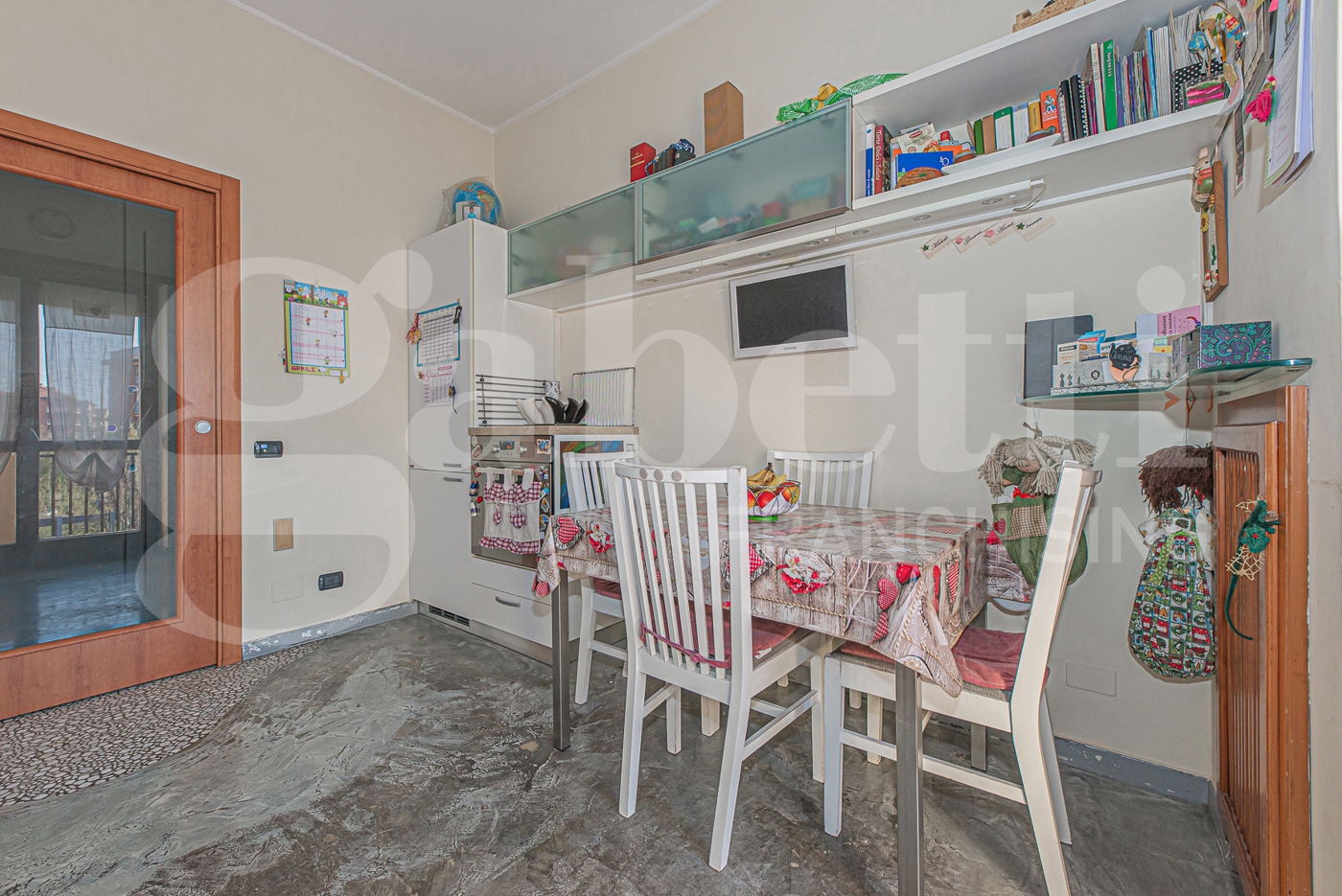 Trilocale con box a Collegno