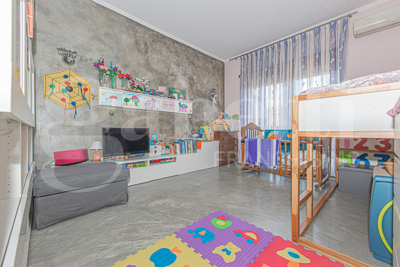 Trilocale con box a Collegno