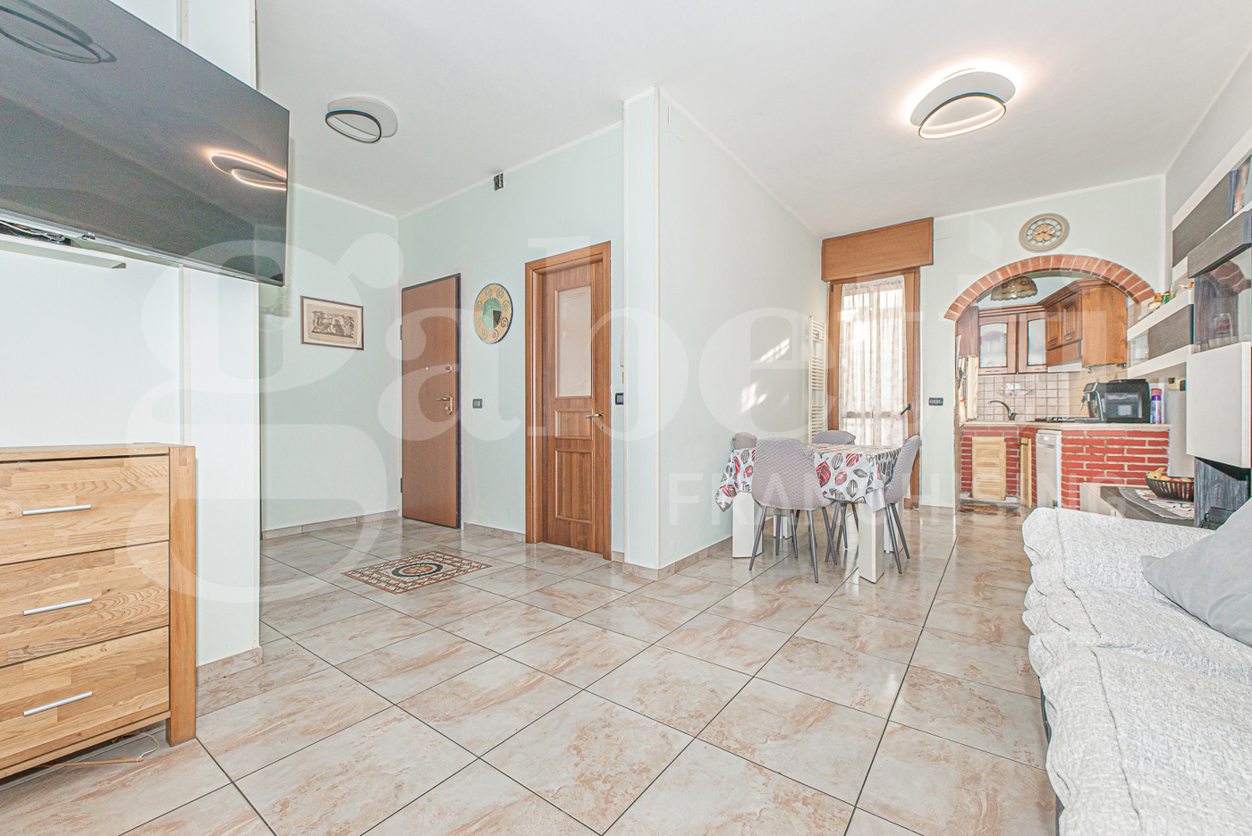 Trilocale con box a Rivoli