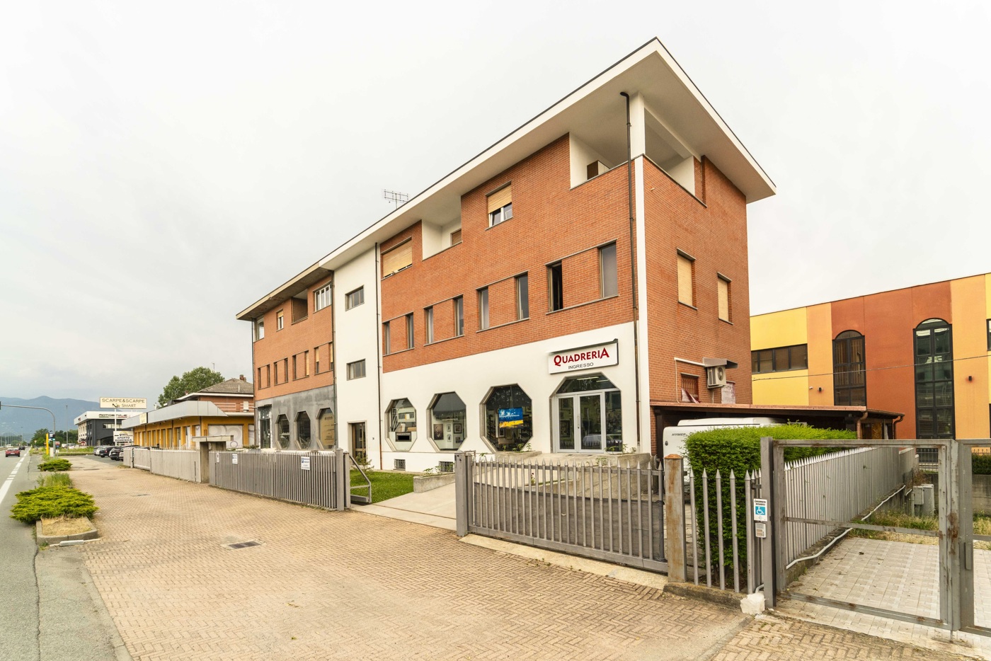 Negozio in affitto a Rosta