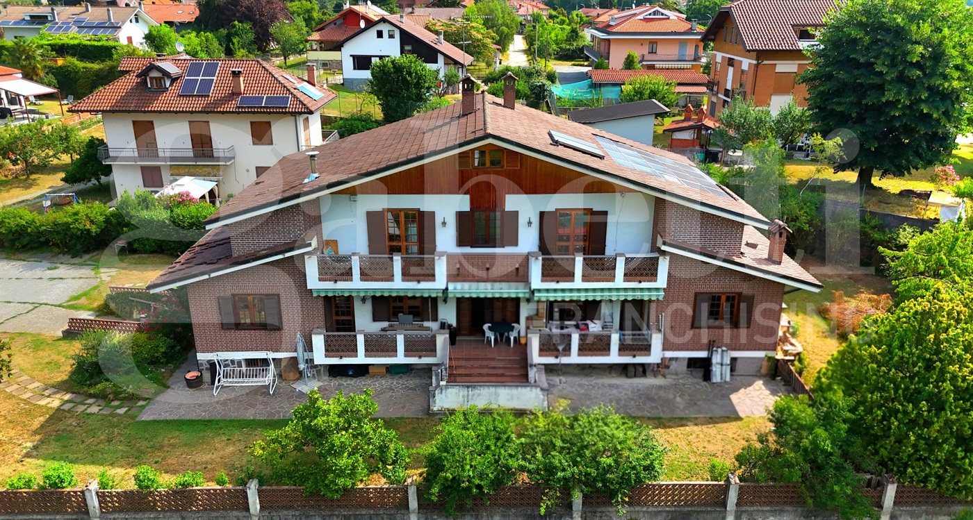 Villa Bifamiliare con giardino a Reano
