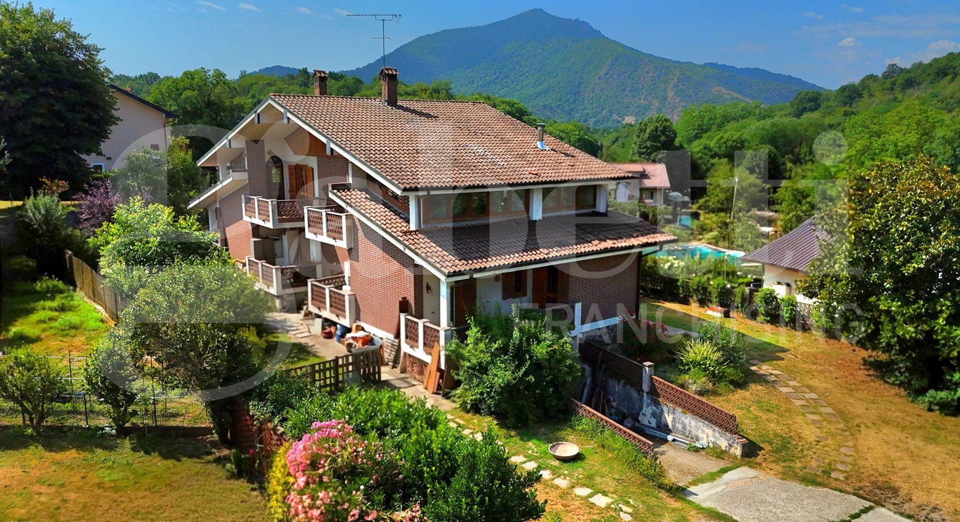 Villa Bifamiliare con giardino a Reano