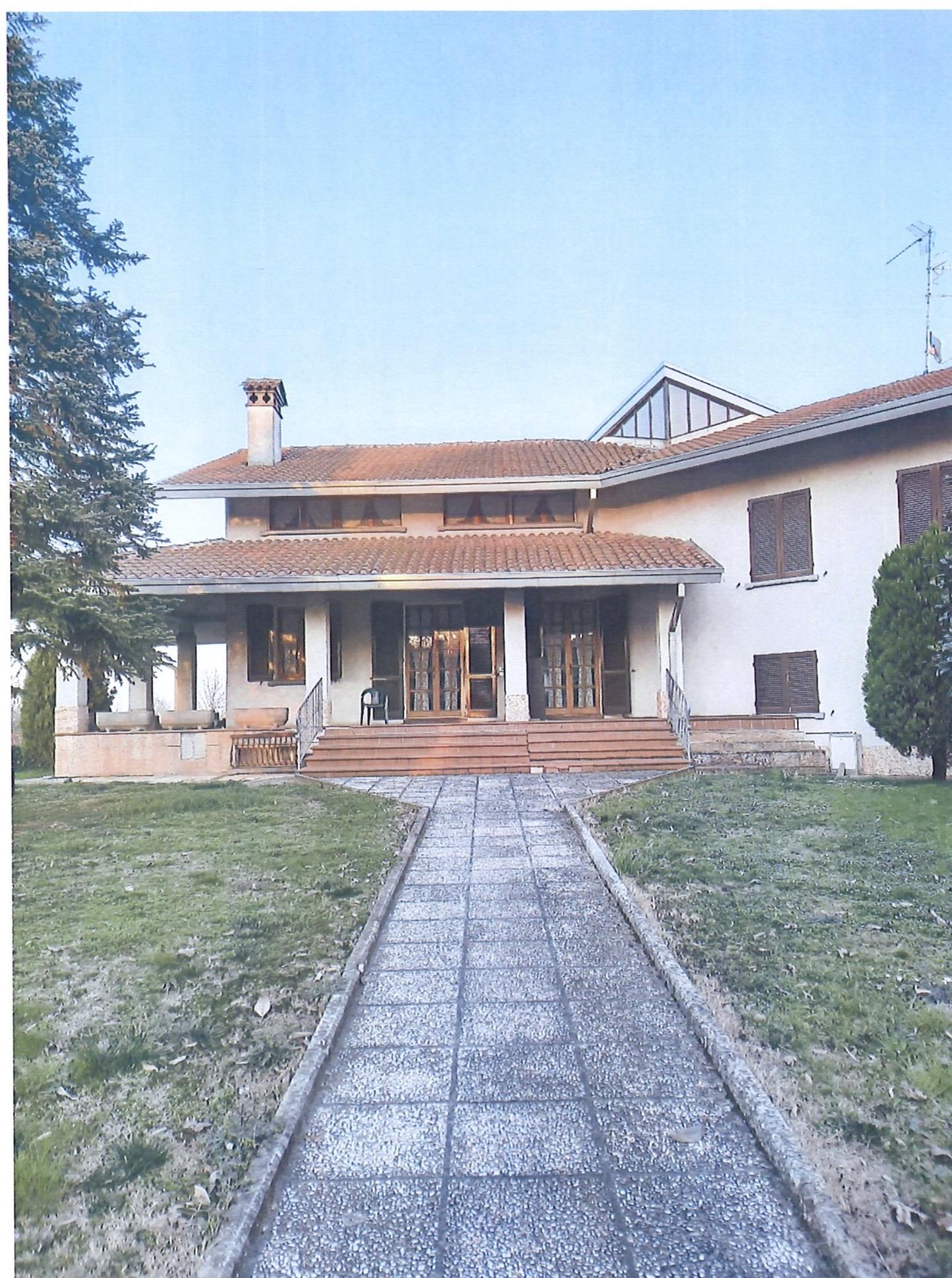 Villa con giardino a Campegine