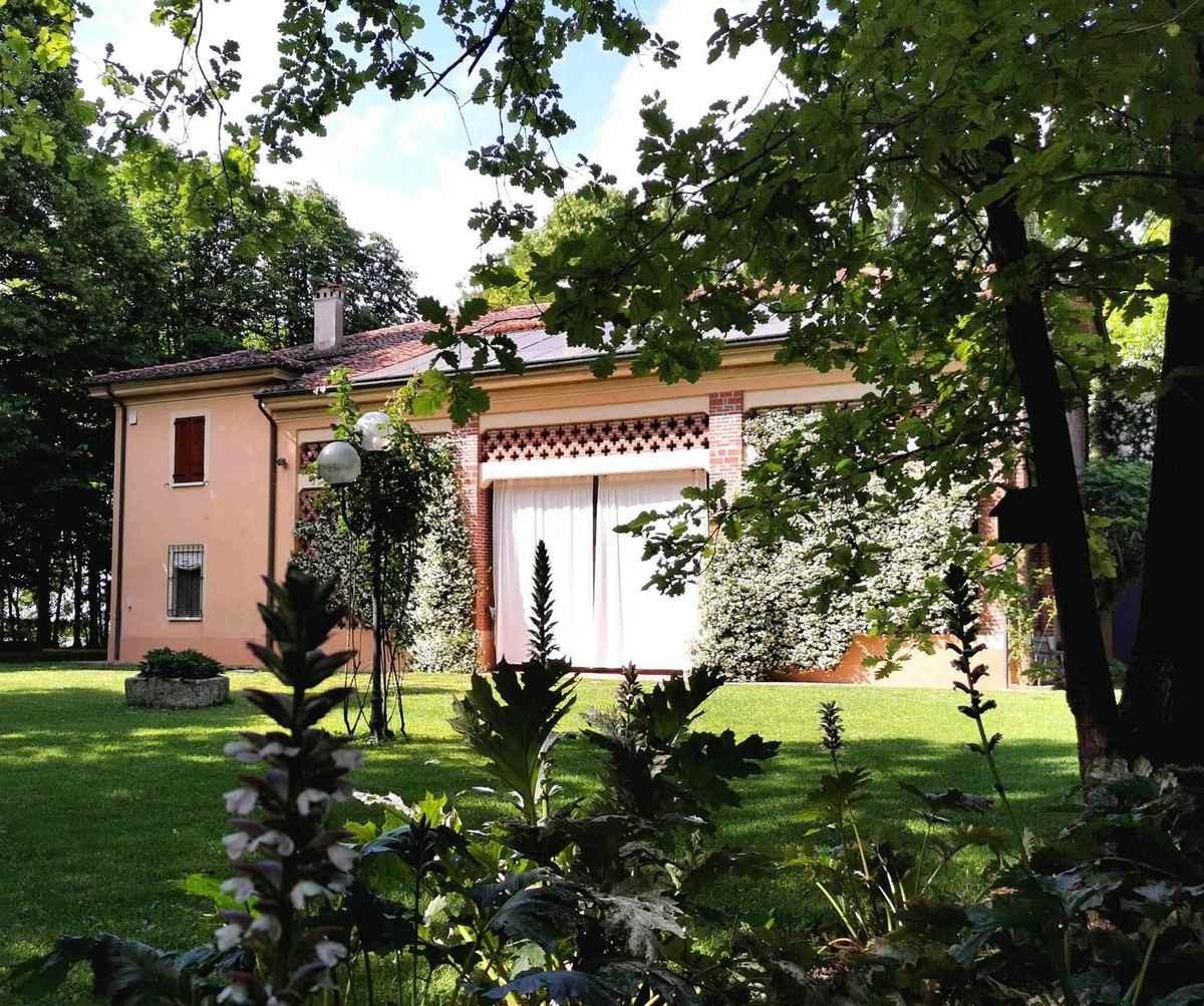Rustico con giardino a Roncoferraro