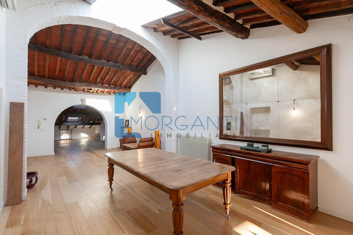 Trilocale ristrutturato, Pietrasanta centro storico