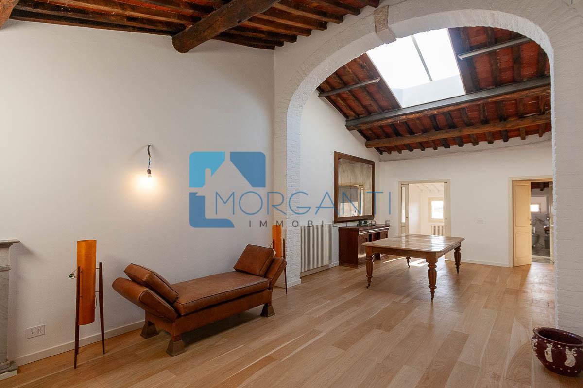 Trilocale ristrutturato, Pietrasanta centro storico