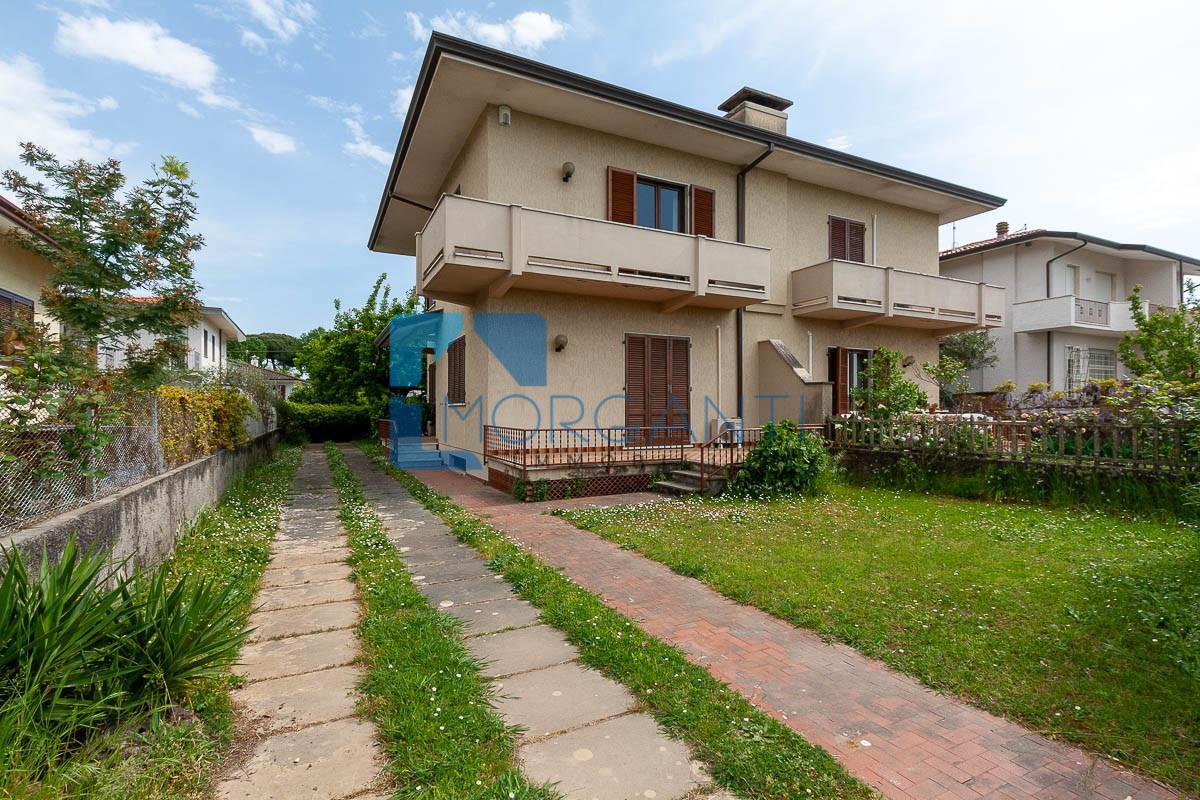 Villa Bifamiliare con giardino, Pietrasanta macelli
