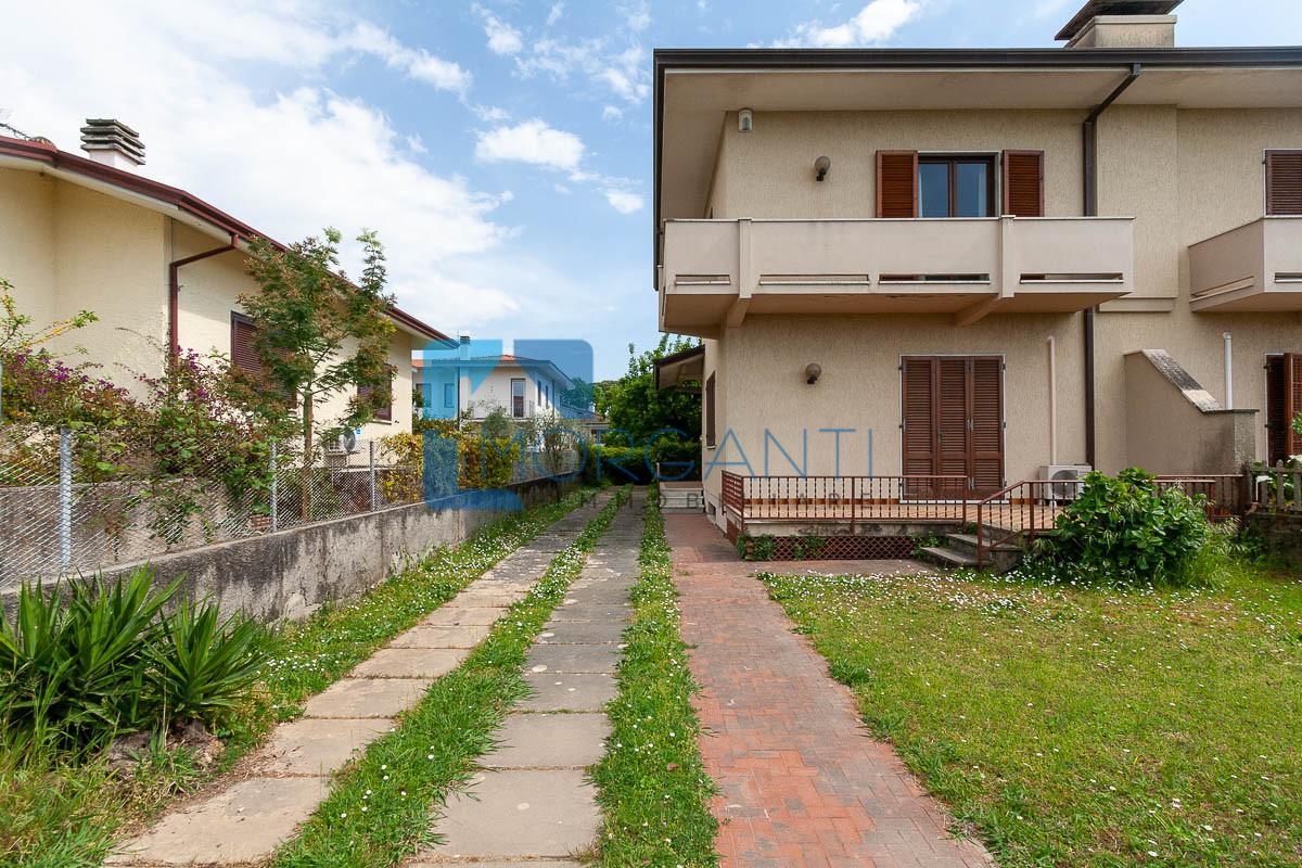 Villa Bifamiliare con giardino, Pietrasanta macelli