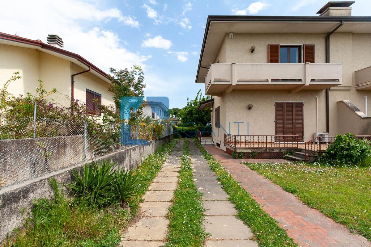 Villa Bifamiliare con giardino, Pietrasanta macelli