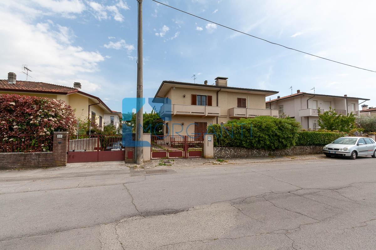 Villa Bifamiliare con giardino, Pietrasanta macelli