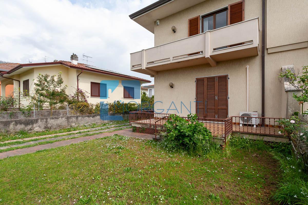 Villa Bifamiliare con giardino, Pietrasanta macelli