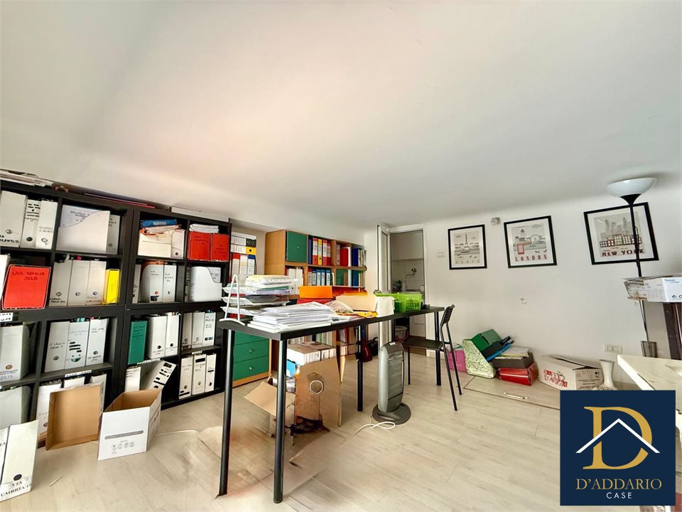 Locale commerciale in vendita a Taranto