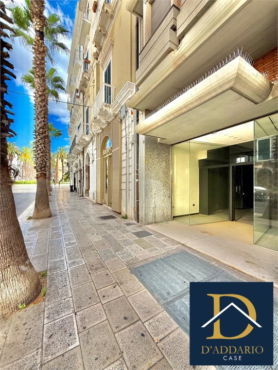 Locale commerciale in affitto, Taranto borgo