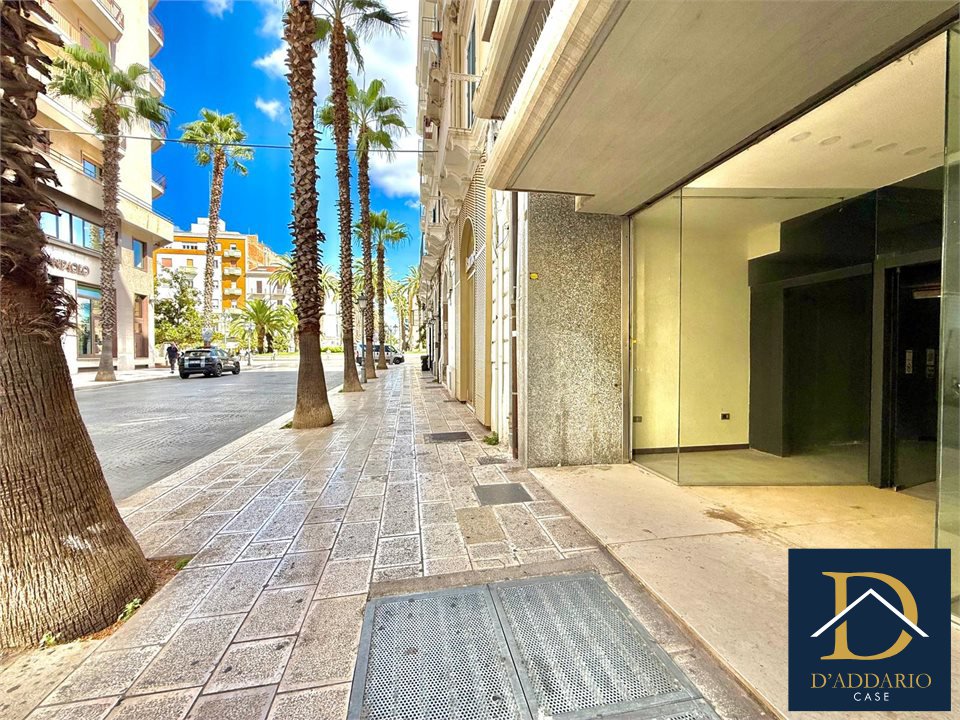 Locale commerciale in affitto, Taranto borgo