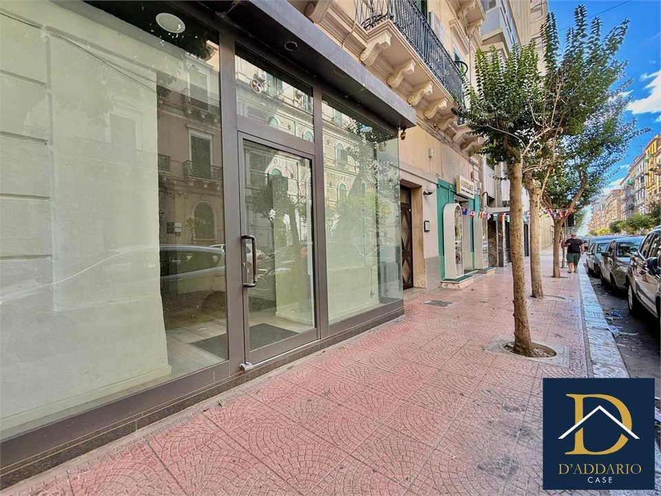 Locale commerciale in affitto, Taranto borgo
