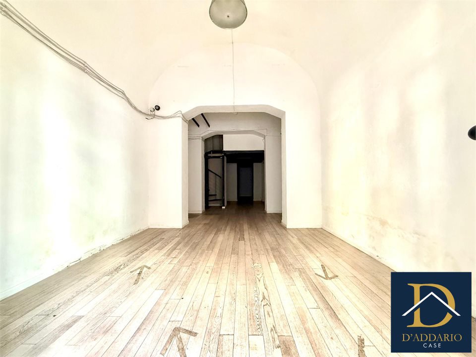 Locale commerciale in affitto, Taranto borgo