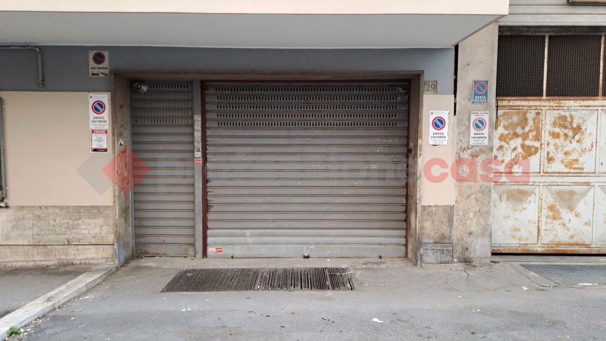 Box/Garage 37mq in vendita a Roma
