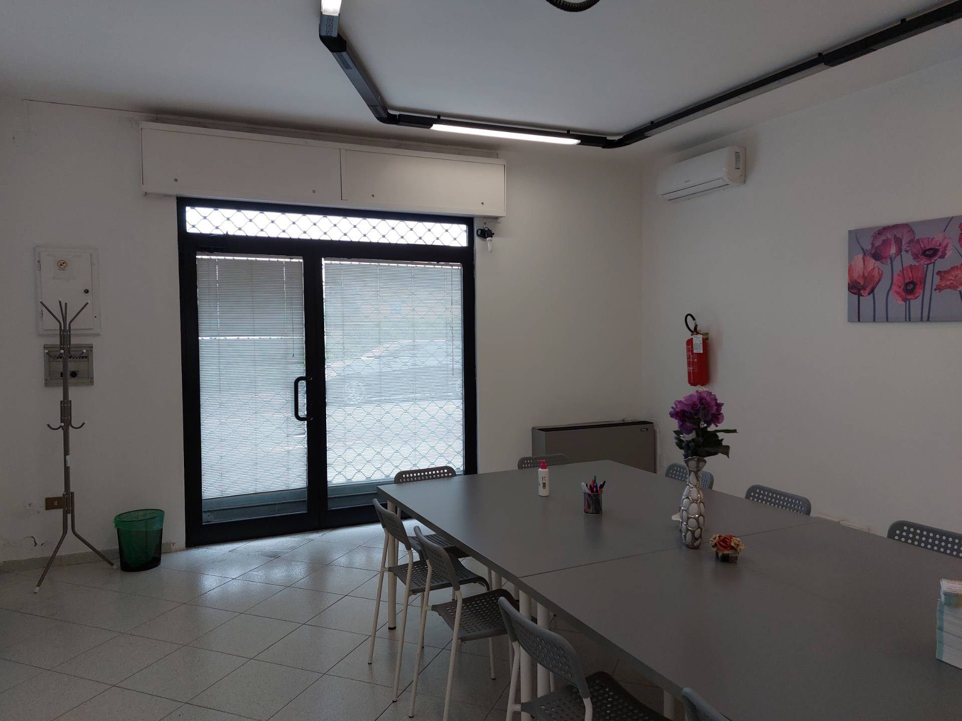 Locale commerciale in affitto a Ferrara, VIA RAVENNA