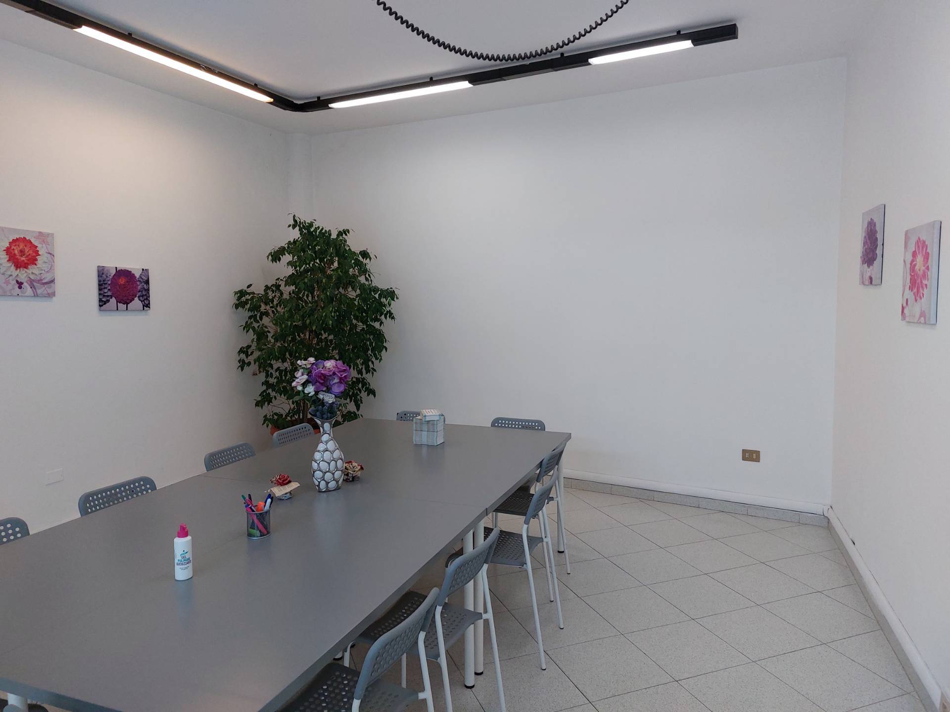 Locale commerciale in affitto a Ferrara, VIA RAVENNA