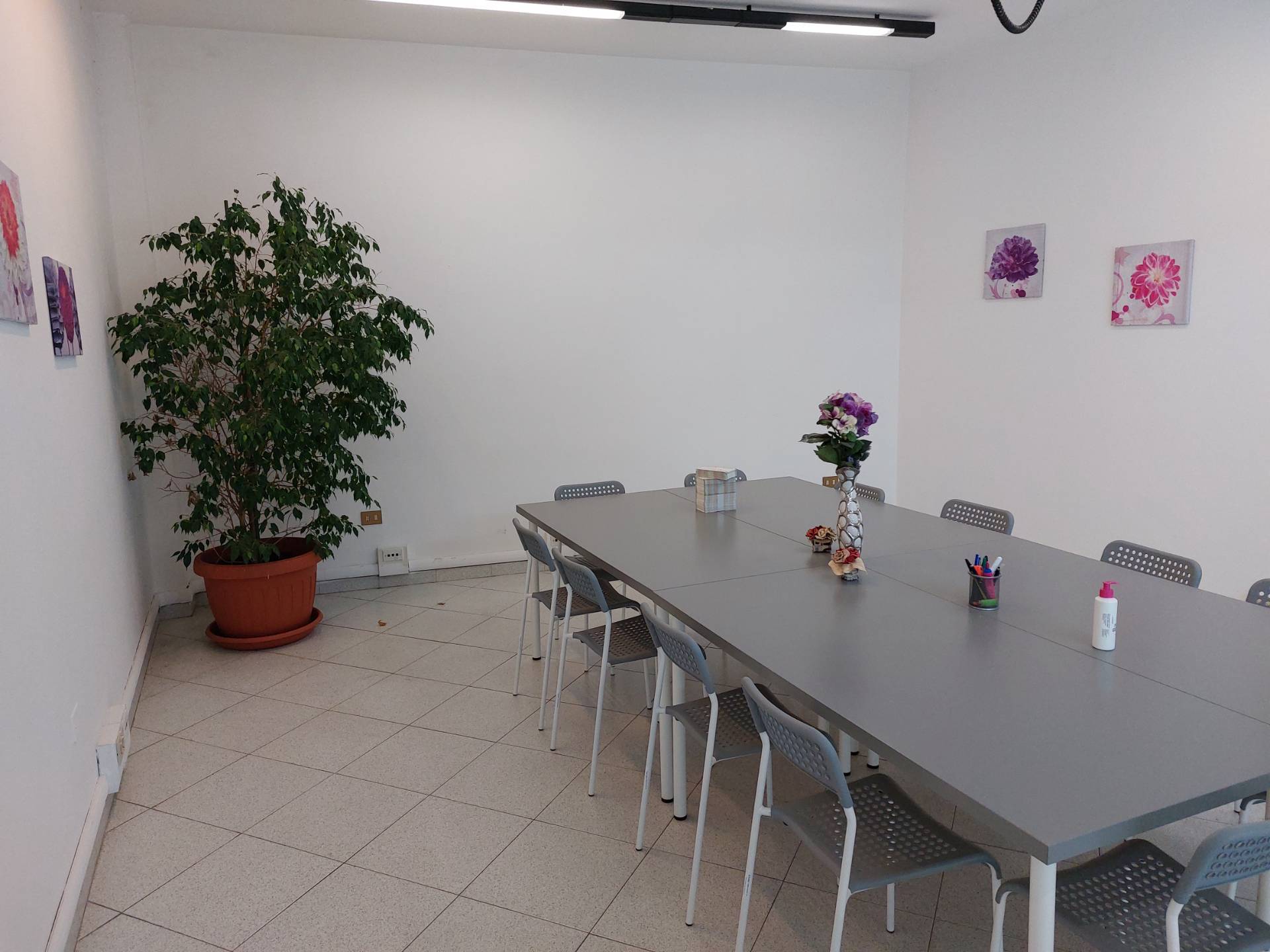 Locale commerciale in affitto a Ferrara, VIA RAVENNA