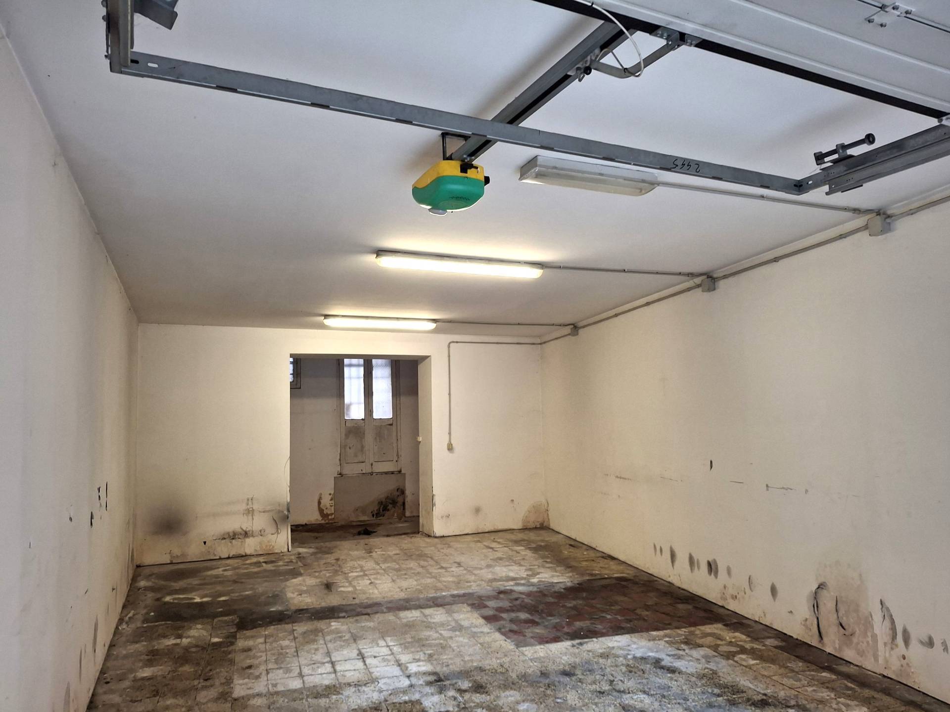 Box o garage in vendita a Ferrara, Centro storico