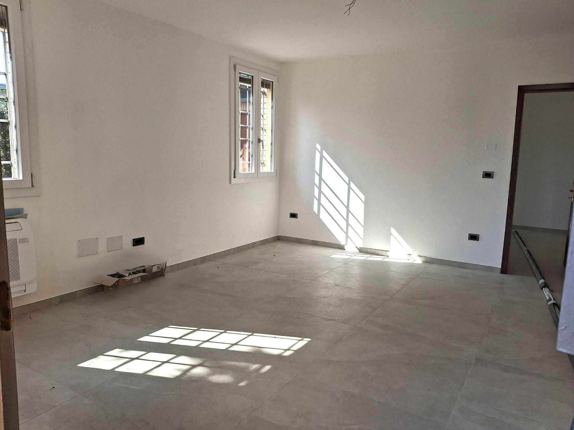 Studio/Ufficio in affitto a Ferrara, Via Bologna