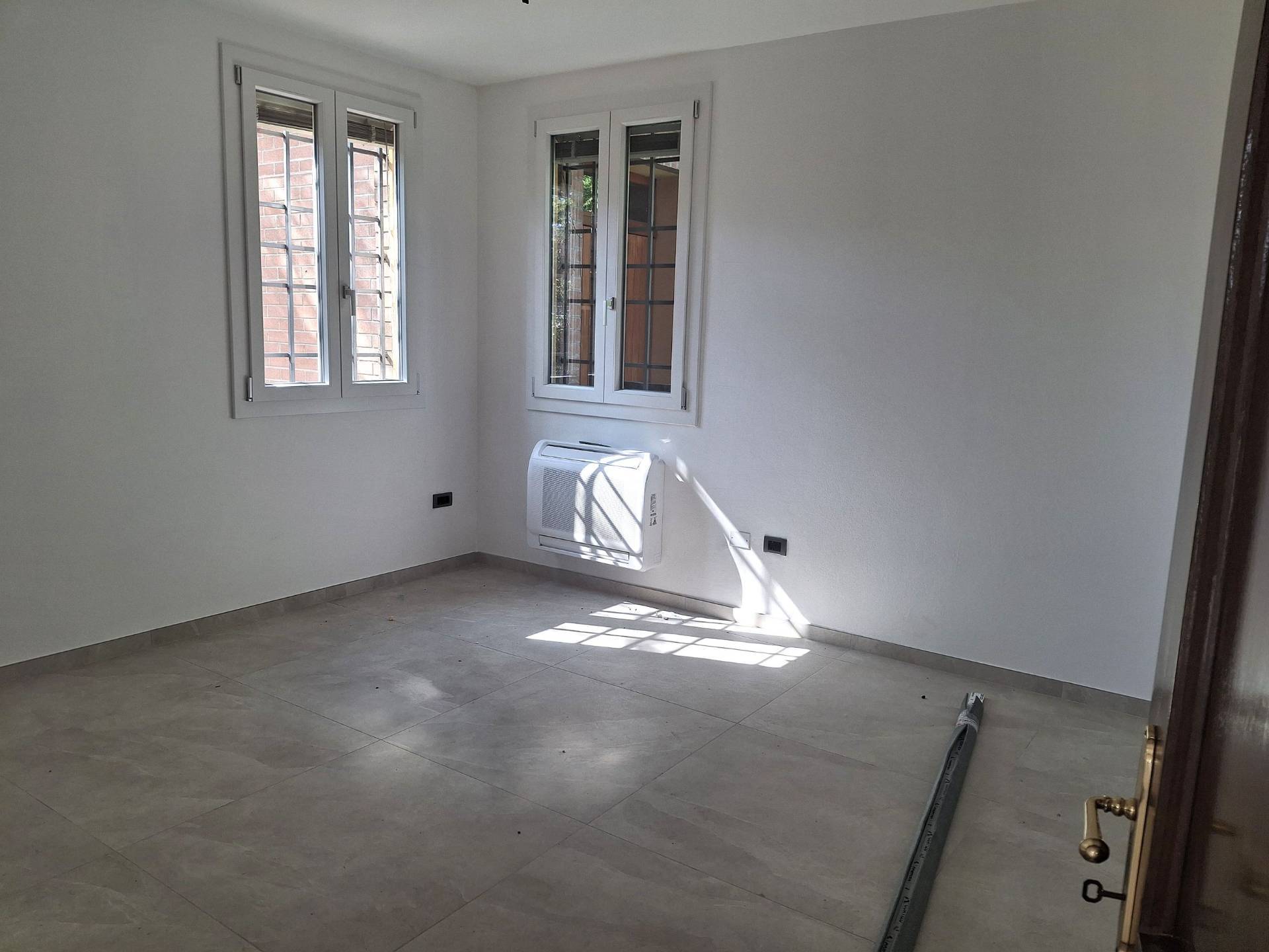 Studio/Ufficio in affitto a Ferrara, Via Bologna