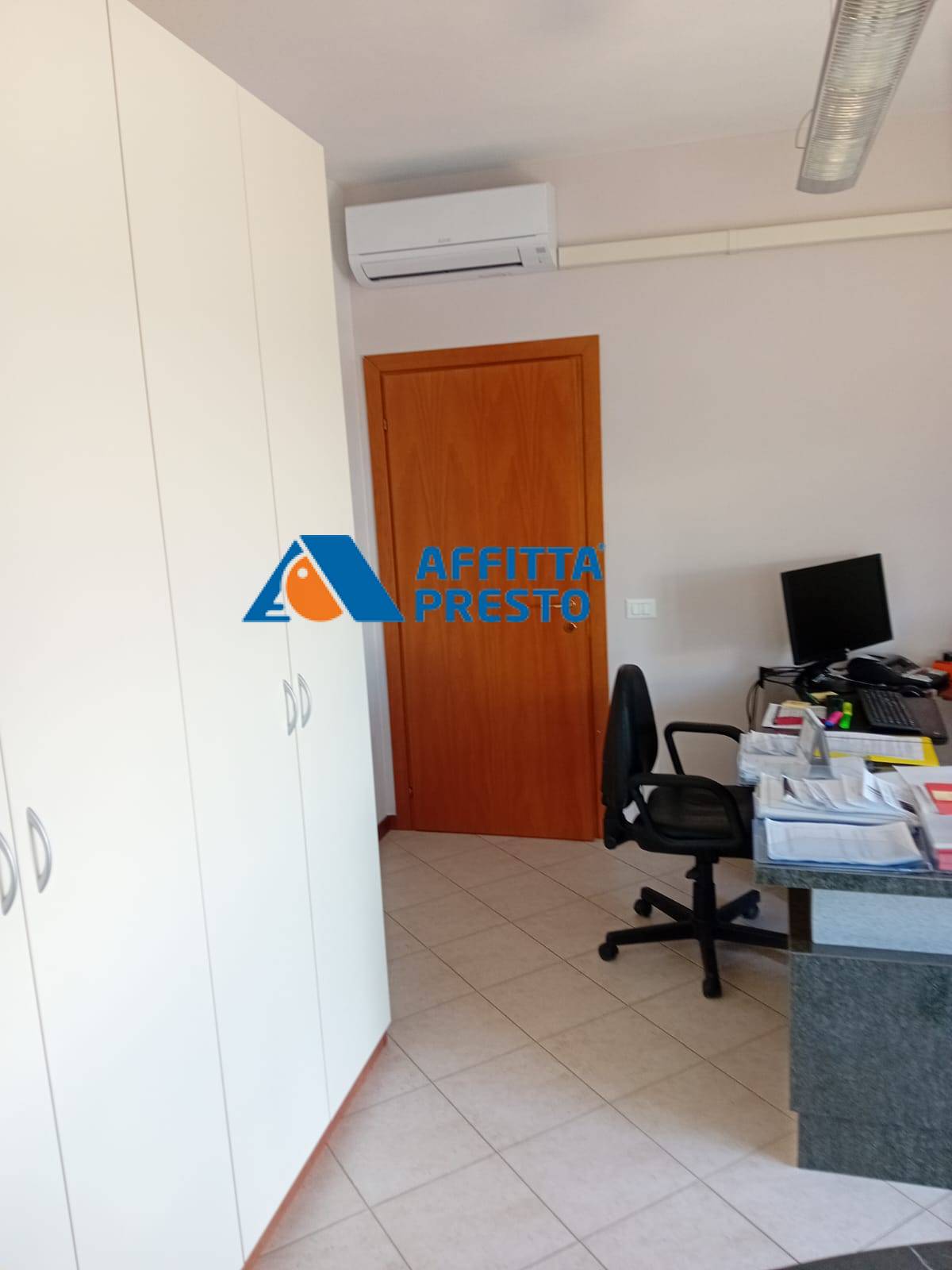 Ufficio in affitto a Santarcangelo di Romagna, Zona Artigianale (s.arc)