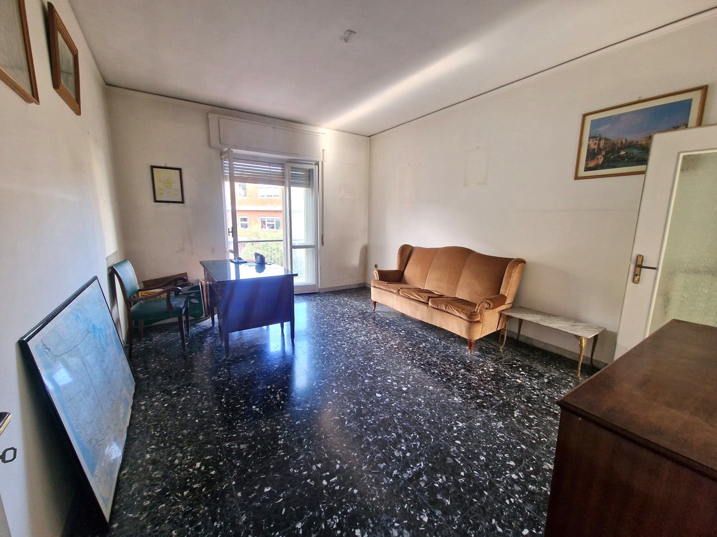 Quadrilocale da ristrutturare a Napoli