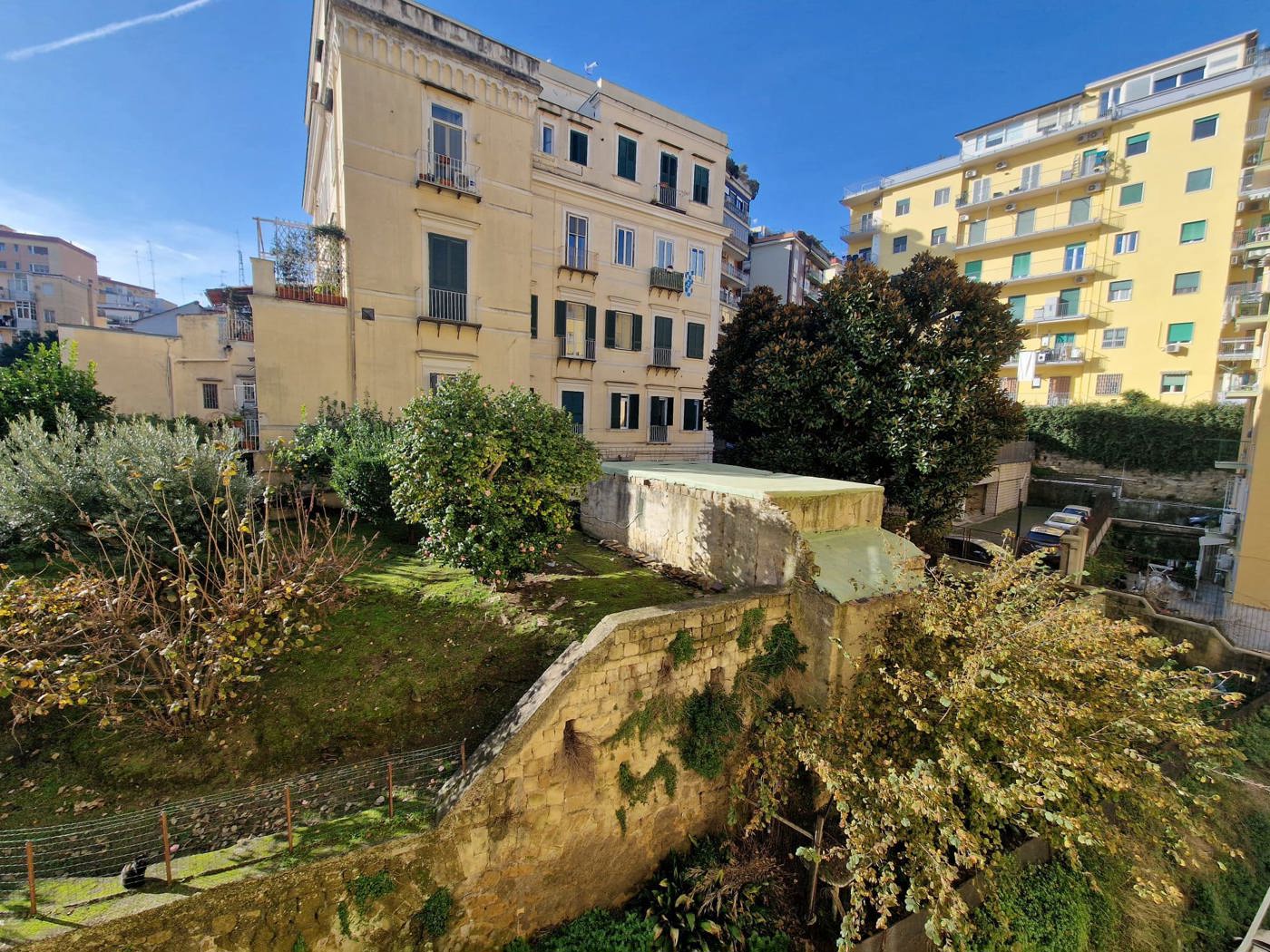 Trilocale con box a Napoli