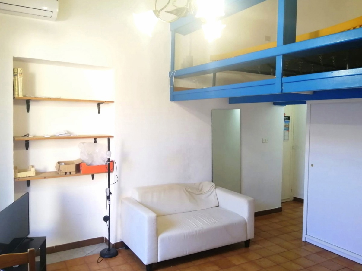 Monolocale arredato in affitto a Napoli