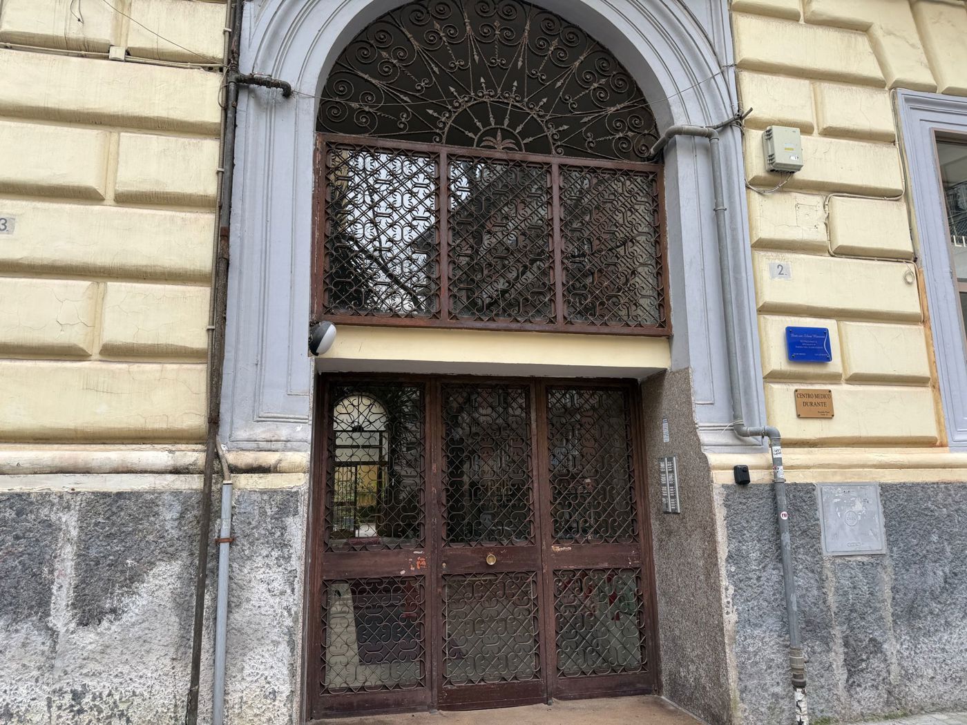 Trilocale ristrutturato a Napoli