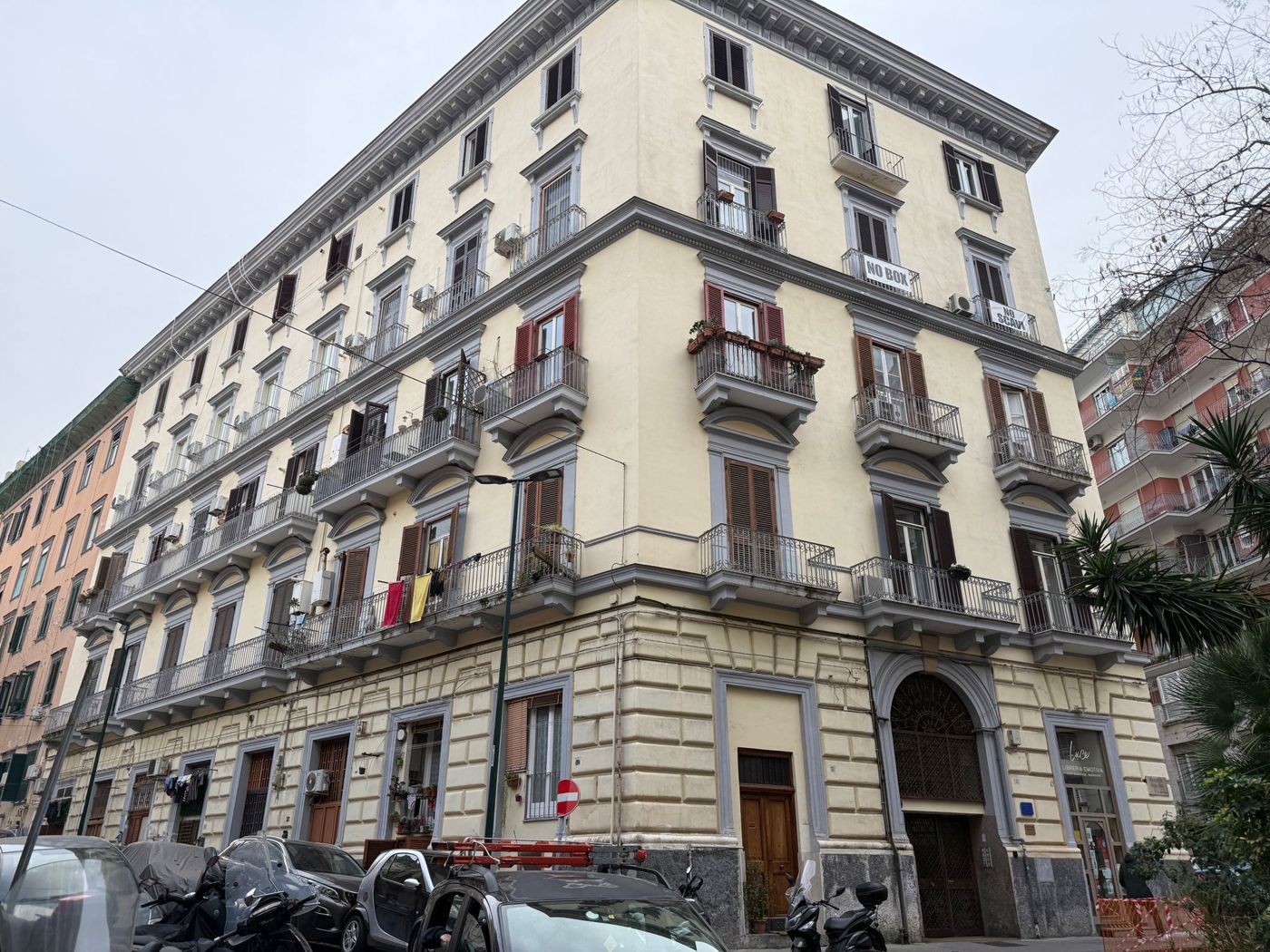 Trilocale ristrutturato a Napoli