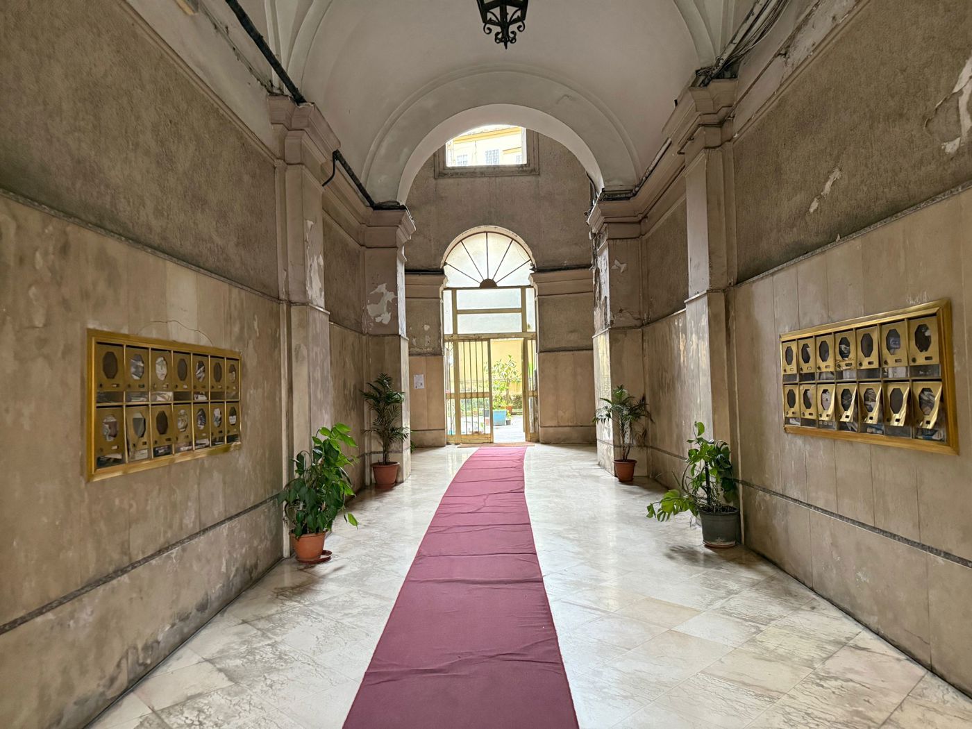 Trilocale ristrutturato a Napoli