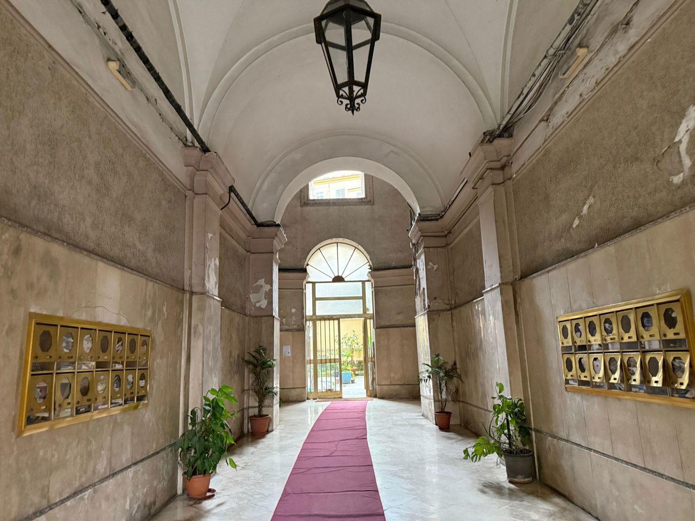 Trilocale ristrutturato a Napoli