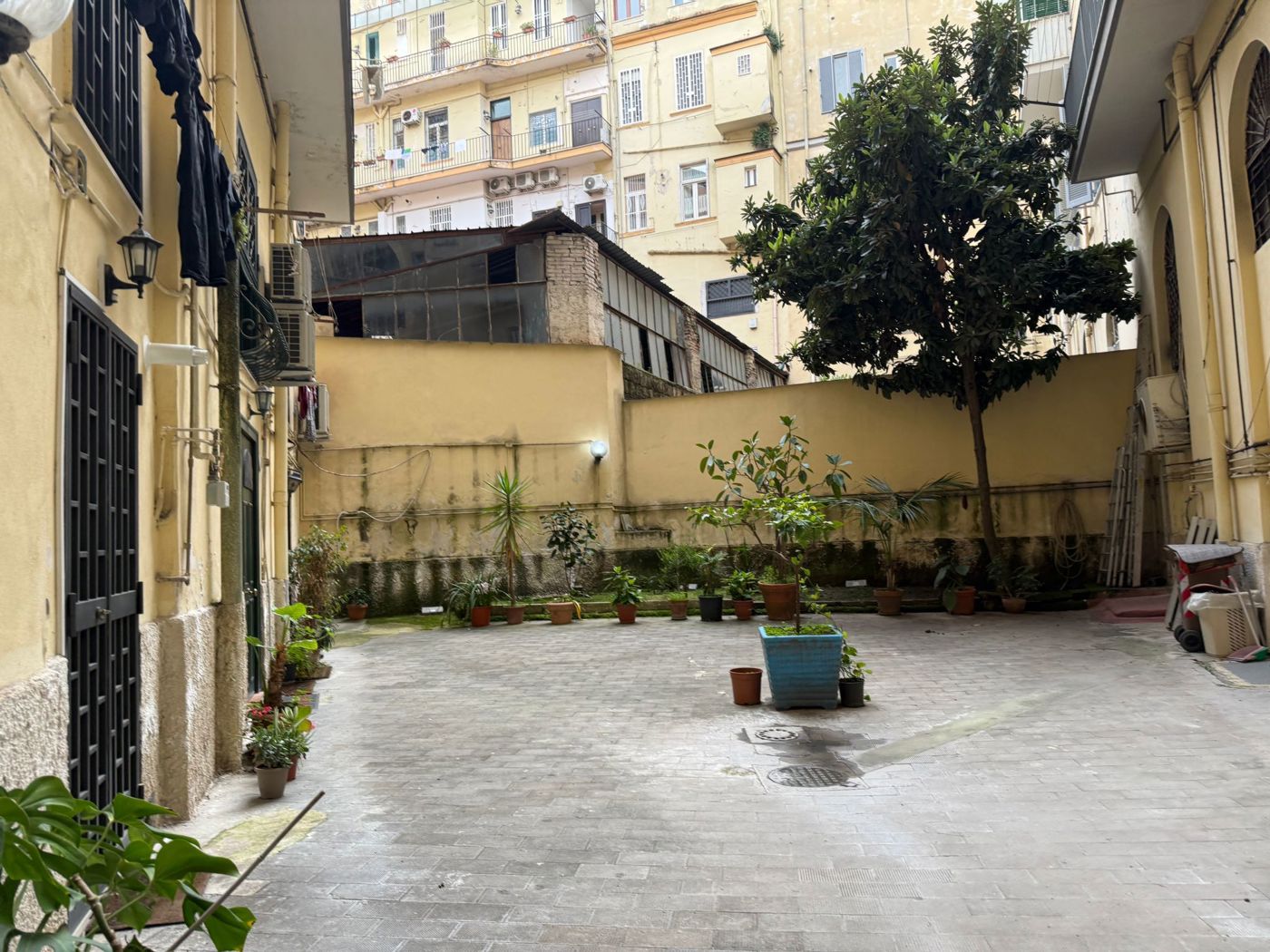 Trilocale ristrutturato a Napoli