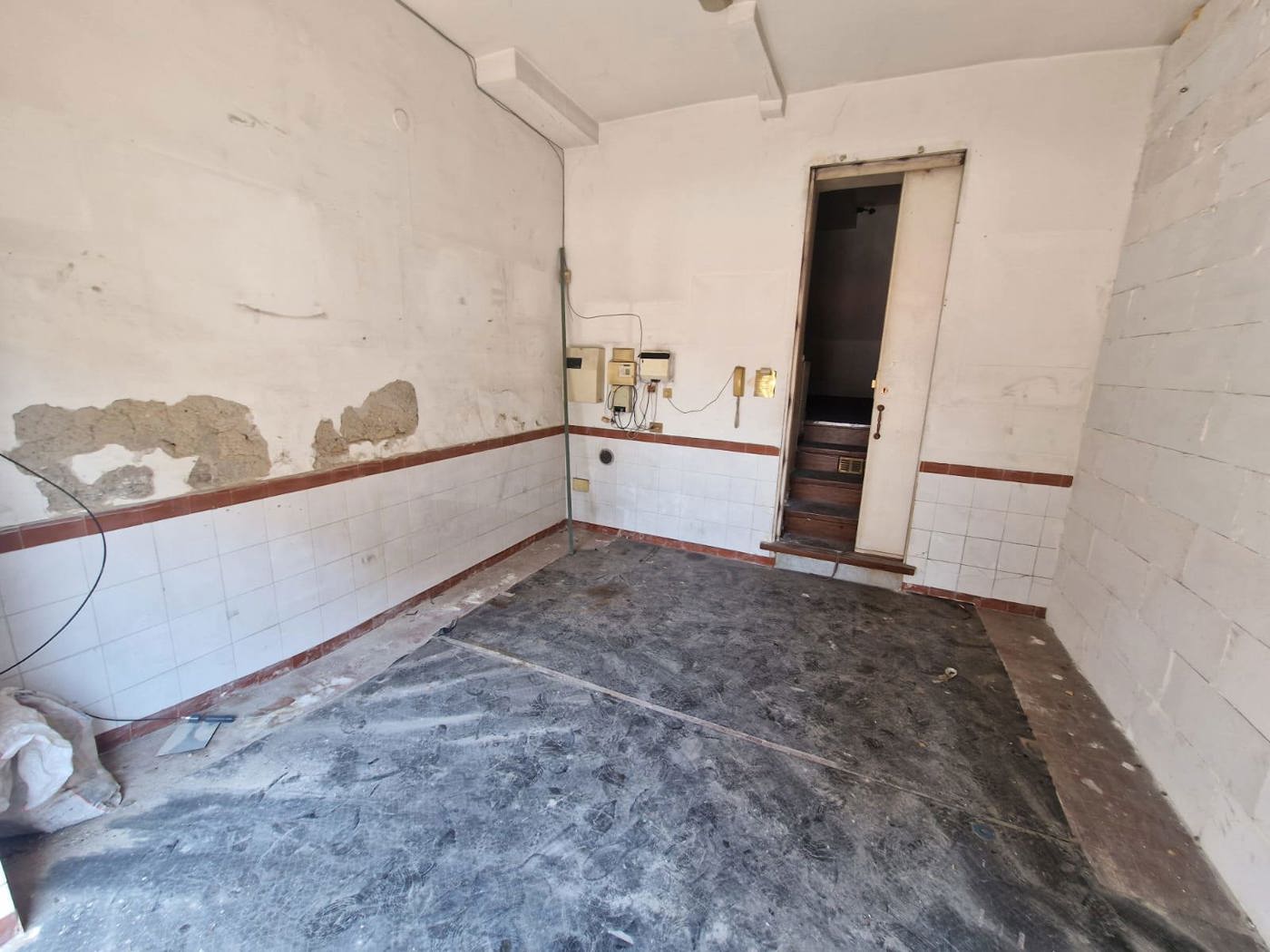 Box/Garage 43mq in vendita a Napoli