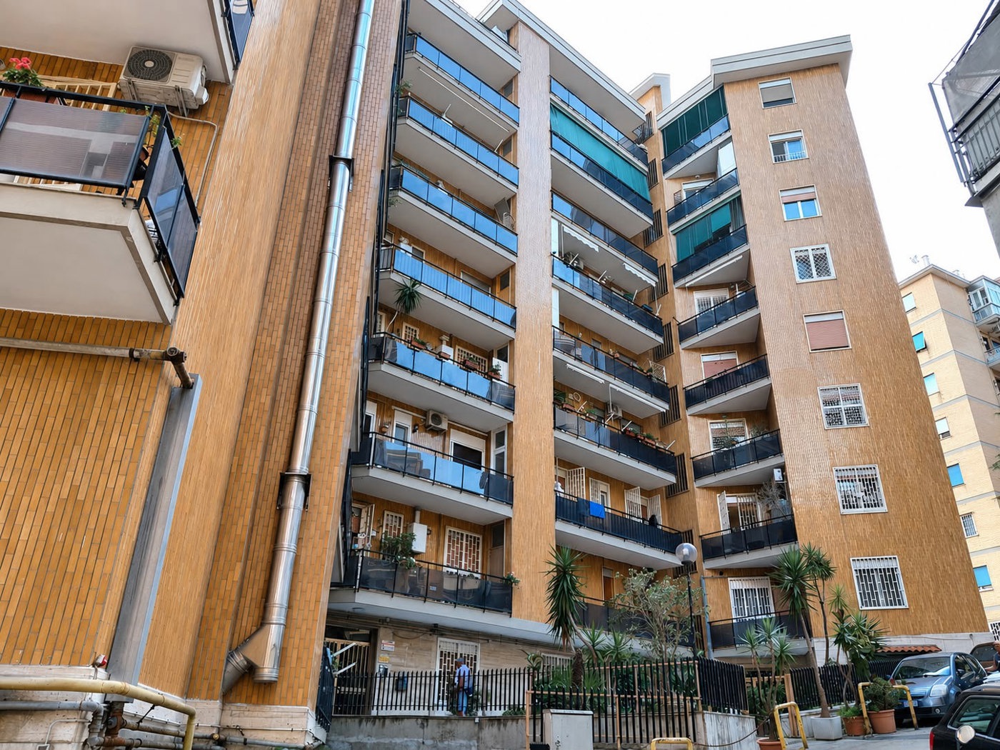 Trilocale ristrutturato a Napoli