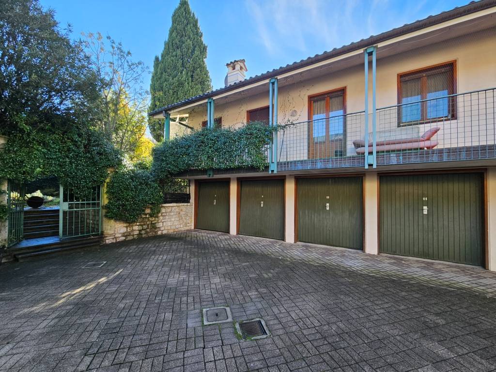 Stabile intero in vendita a Gorizia, Centro storico