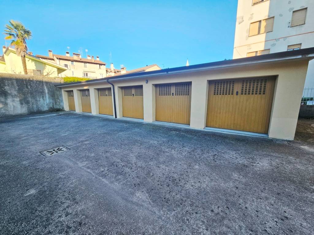 Box o garage in vendita a Gorizia