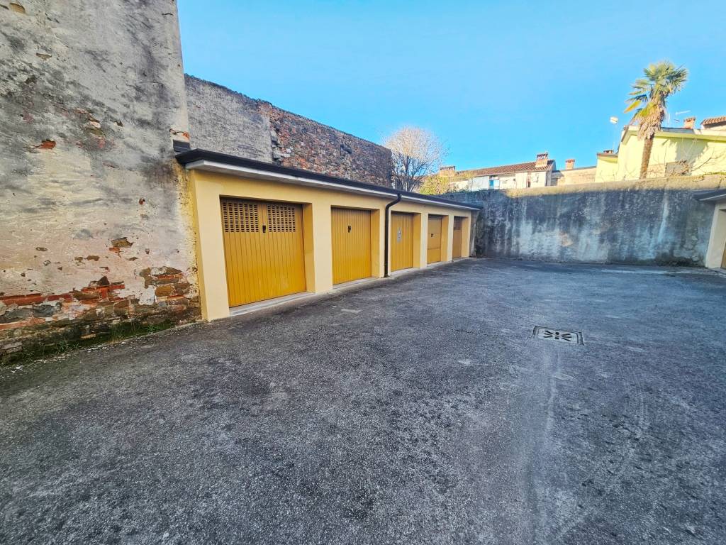 Box o garage in vendita a Gorizia